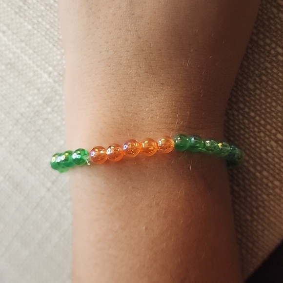 Green and Orange Beaded Bracelet - Picture 3 of 3
